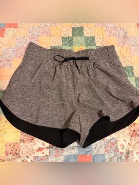 Lululemon Women's chose a side short Grey and black Athletic Shorts size 6.